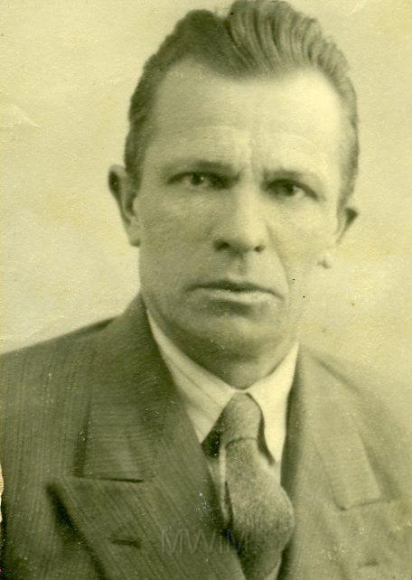 KKE 2215.jpg - Fot. Portret. Mężczyzna w średnim wieku, lata 40-te XX wieku.